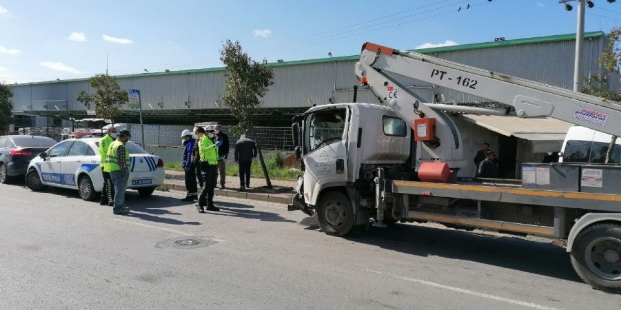 Kamyonetle otomobil çarpıştı: 1 yaralı