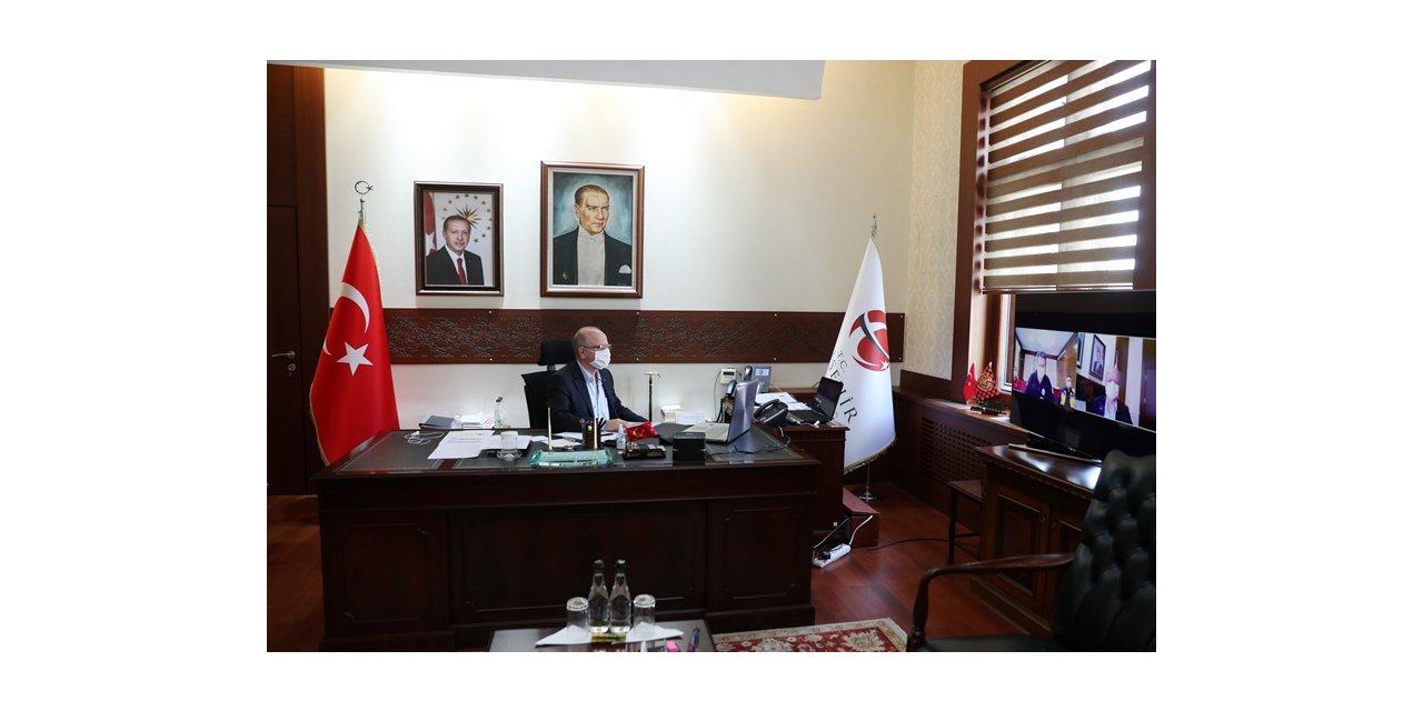 Eskişehir Valisi Özdemir Çakacak sağlık yöneticileriyle video konferans yaptı