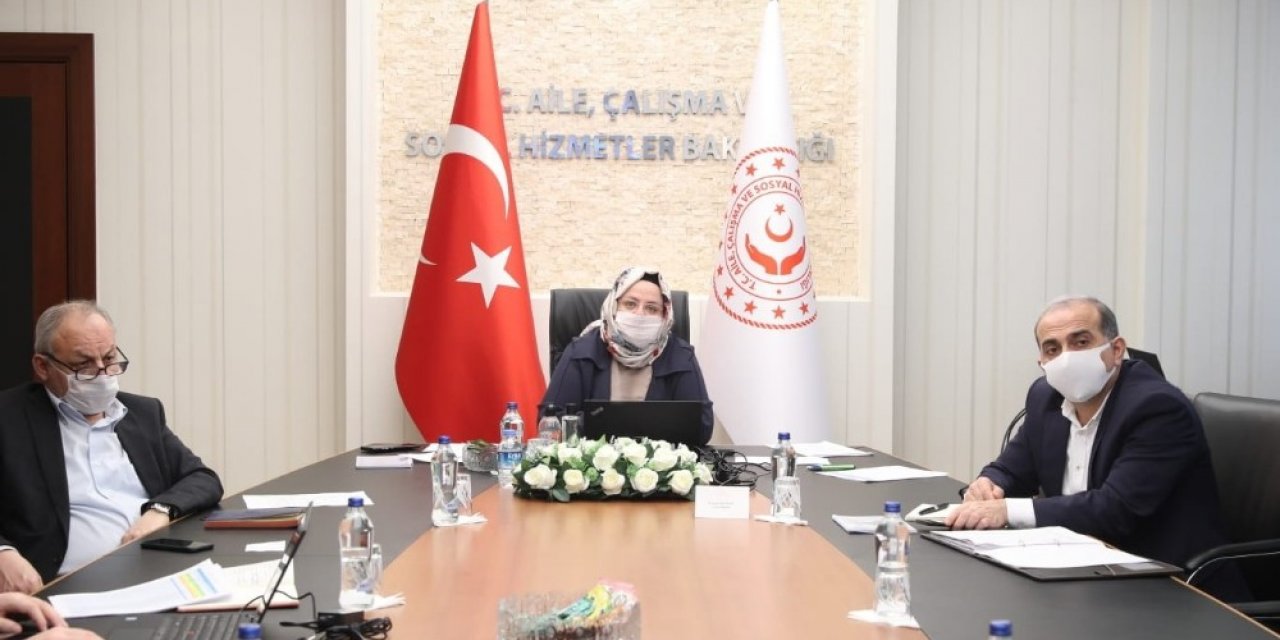 Bakan Selçuk, TÜRMOB ve TOBB Başkanları ile video konferansla "Kısa Çalışma Ödeneği"ni görüştü