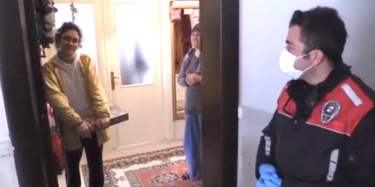 Konya'da polis genç kızı 'yapboz'la sevindirdi