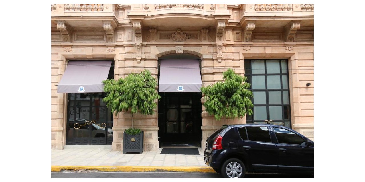 Ronaldinho’ya 4 yıldızlı ev hapsi