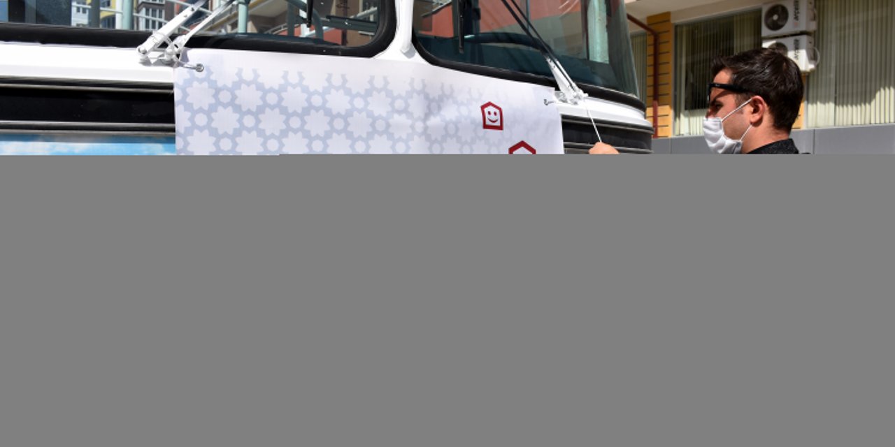 Bilecik sokaklarında "otobüsten konser" ile vatandaşlara moral veriyorlar