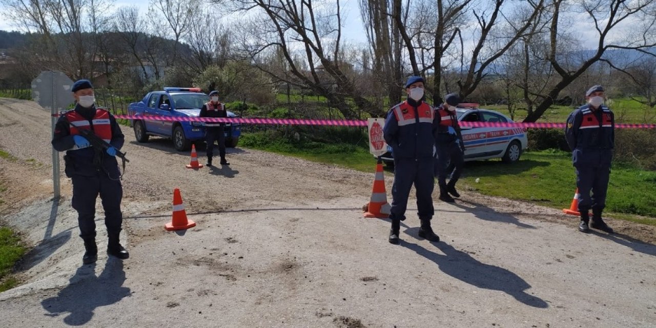 Karantinadaki mahalleye erzak yardımı