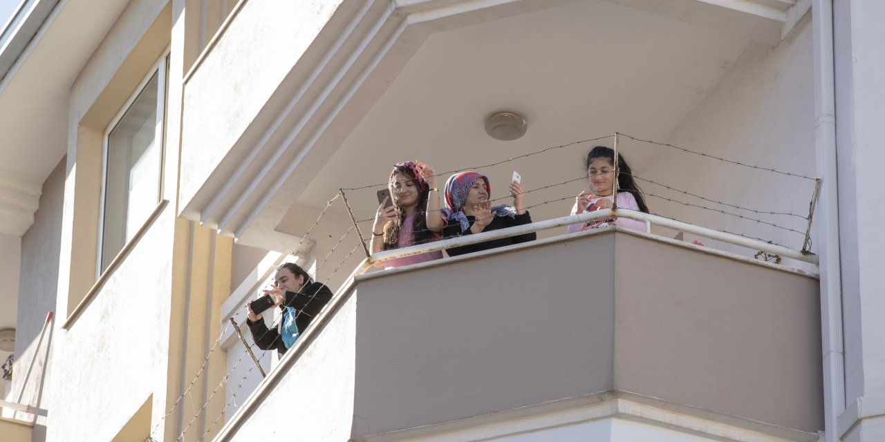 "Hayatı eve sığdıranlara" sokaklarda müzik ziyafeti