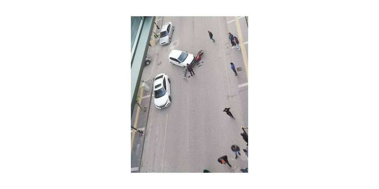 Otomobil ile motosiklet çarpıştı: 1 yaralı