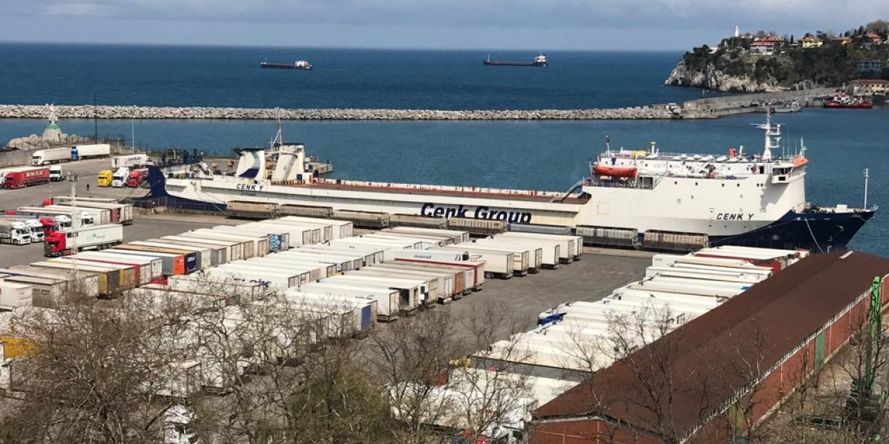 Ukrayna'dan gelen 16 Türk tır şoförü Kovid-19 tedbirleri kapsamında Zonguldak'ta öğrenci yurduna yerleştirildi