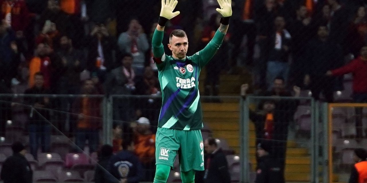 Fernando Muslera: "Beni en çok zorlayan forvet Burak Yılmaz"