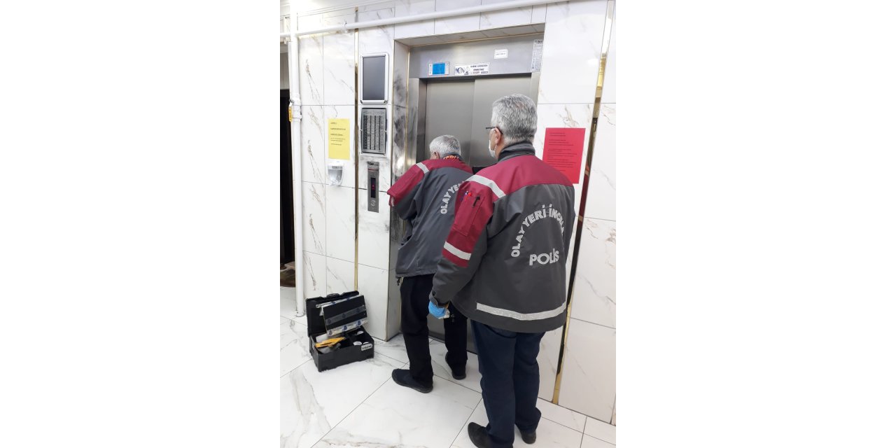 Apartmanın merdiven korkuluklarına sıvı süren kadın polisi harekete geçirdi