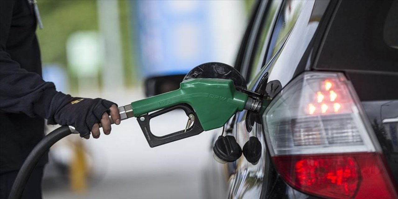 Motorin grubunda 9 kuruş, benzin grubunda 13 kuruş fiyat indirim yapıldı.