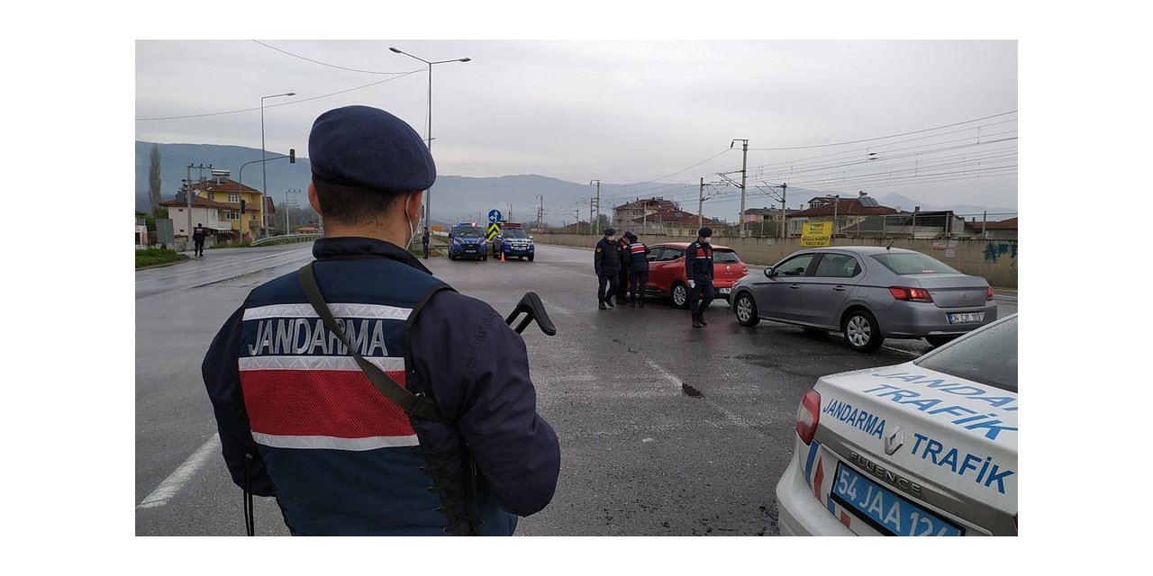 Bilecik'ten Sakarya'ya izinsiz gelen 4 kişi para cezası uygulanarak geri gönderildi