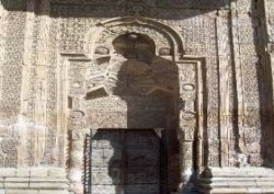 Ulu Camii'de namaz kılan gölge adam şaşırtıyor