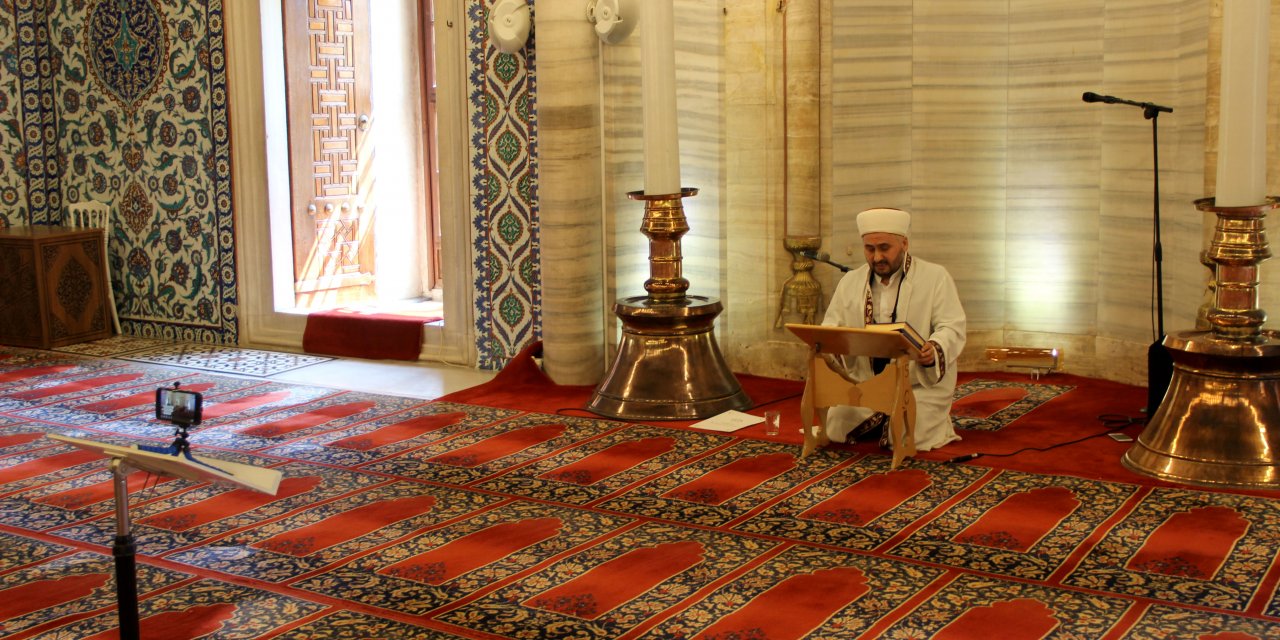 Selimiye'de "cuma vaazı" sosyal medyadan canlı yayınlandı