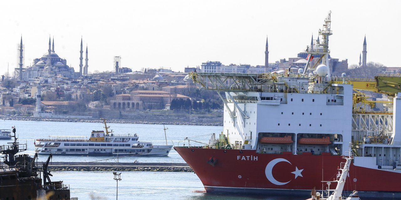 "Fatih" sondaj gemisi Haydarpaşa Limanı'nda