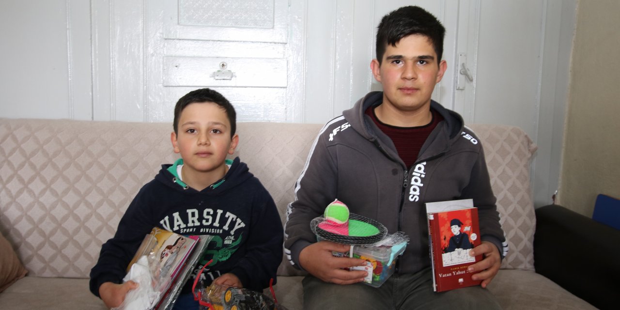 Kumbarasındaki 100 lira ile Milli Dayanışma Kampanyası'na destek oldu