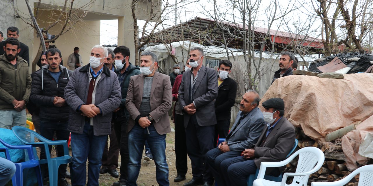Kulp'taki şehit yakınlarından terör örgütü PKK'ya tepki