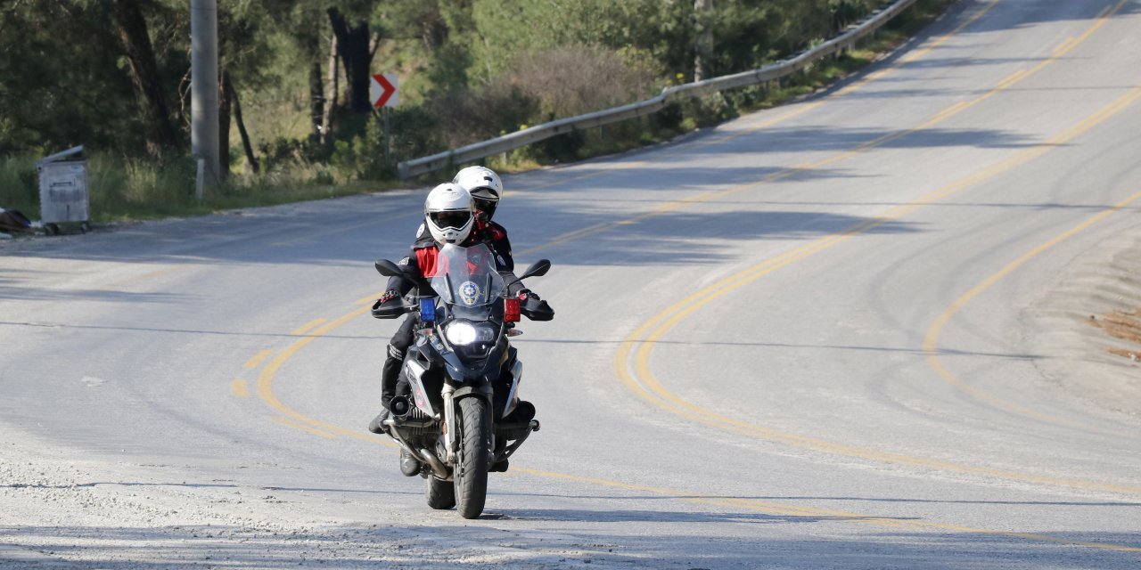 Muğla'da bıçaklı kavga ihbarına giden polislere pastalı sürpriz