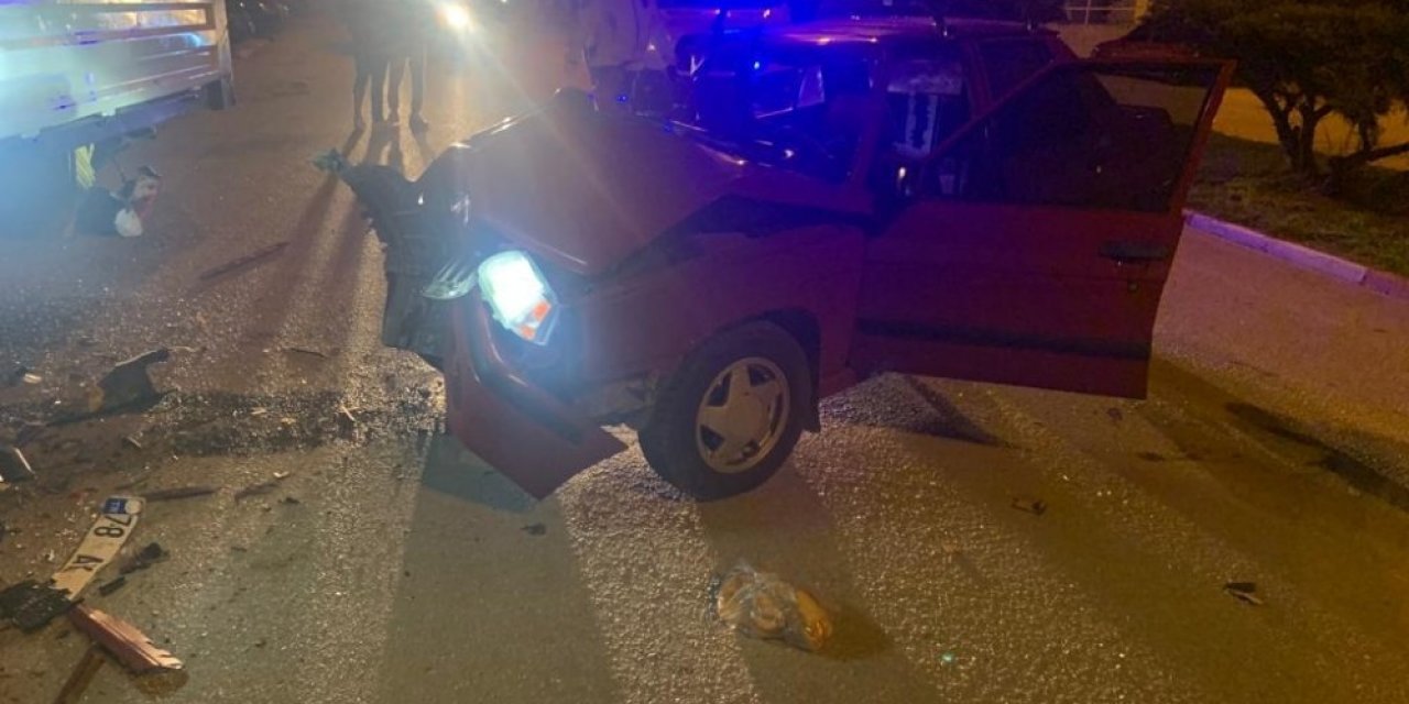 Karabük’te otomobil park halindeki tıra çarptı: 4 yaralı