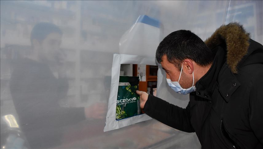 Yığılma olabilir! Telefonuna kod gönderilen maske için eczanelere gitmeli