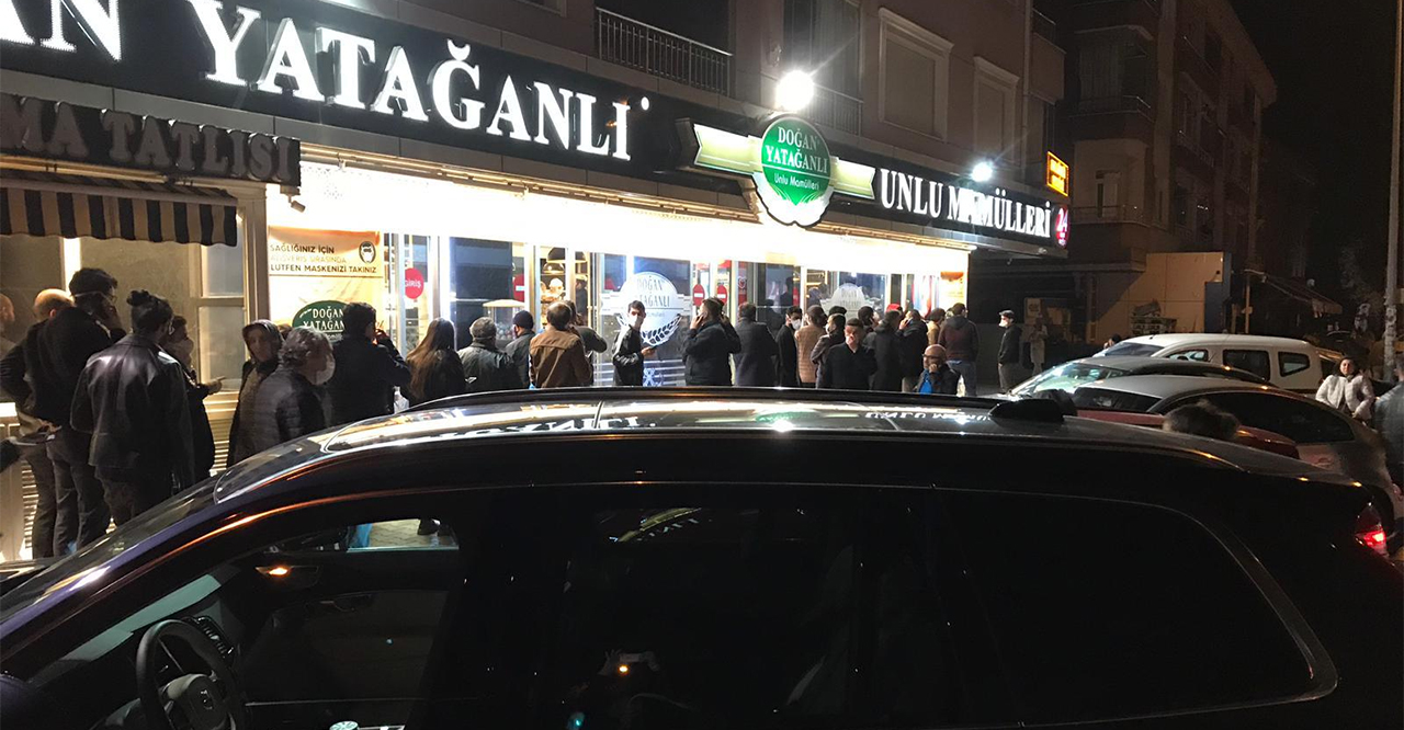 Konya'da vatandaşlar gece yarısı sokağa döküldü