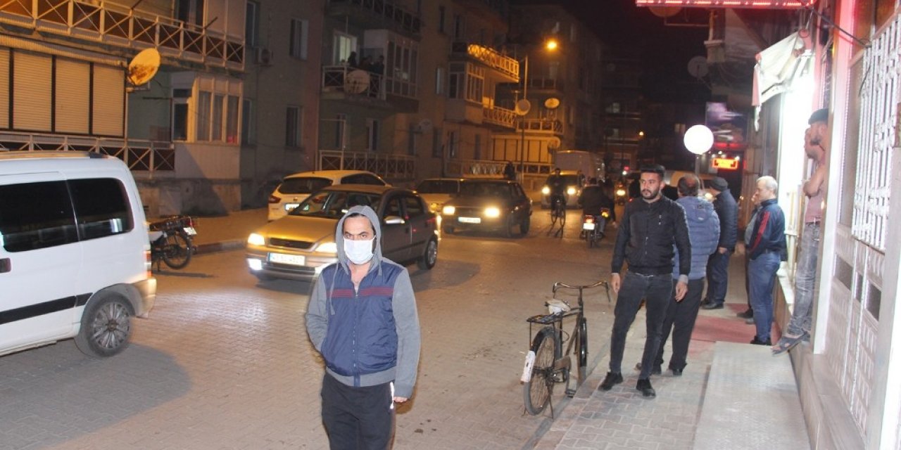 Sokağa çıkma yasağının ardından Manisa’da vatandaşlar fırınlara akın etti