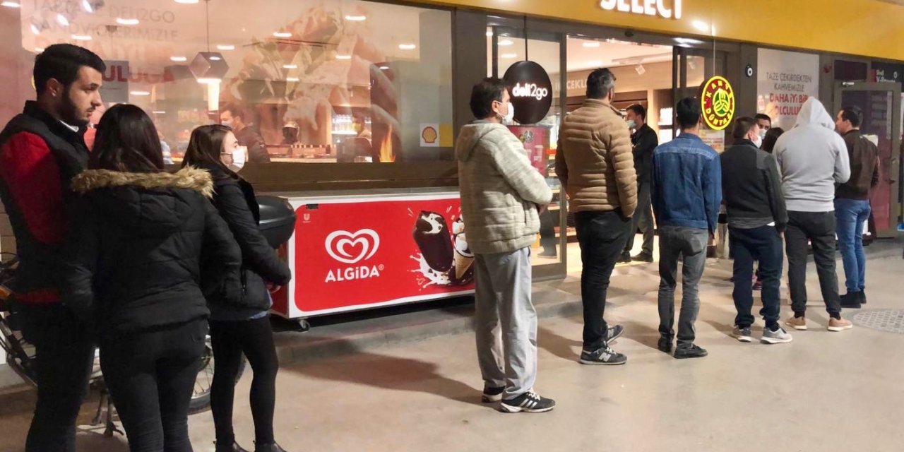 Bursa, Eskişehir, Balıkesir ve Tekirdağ'da sokağa çıkma yasağı öncesinde yoğunluk yaşandı