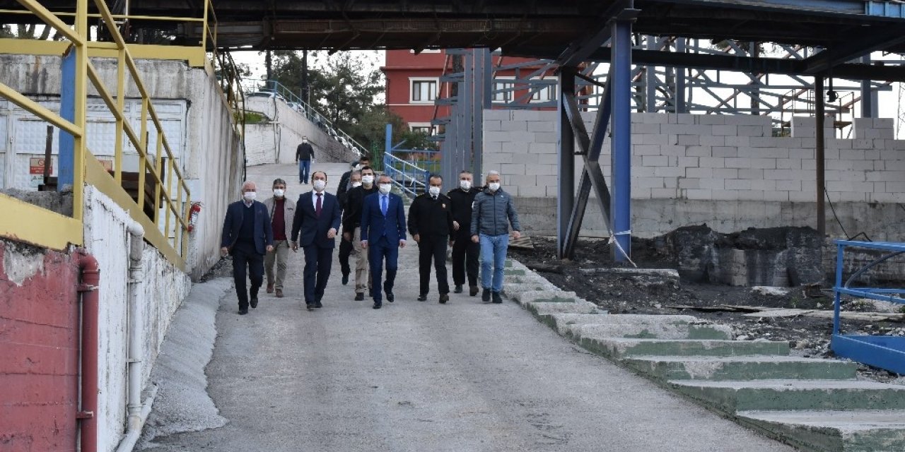 Vali Deniz, göçük meydana gelen madende incelemelerde bulundu