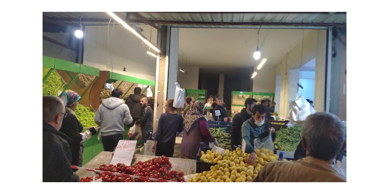 Sokağa çıkma yasağı halkı sokağa döktü