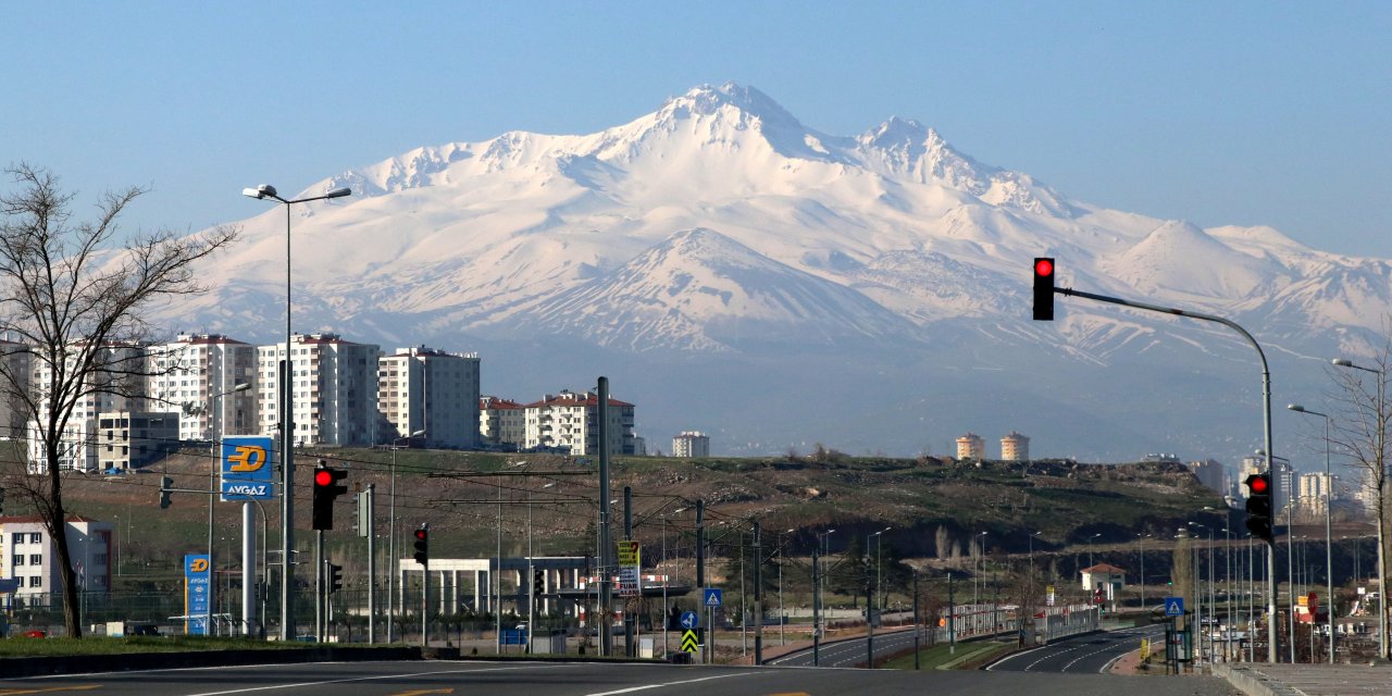 Kayseri'de sokağa çıkma yasağının ardından cadde ve sokaklar boş kaldı