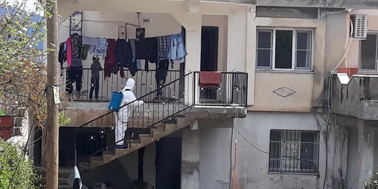 Karantina altında bulunan evler dezenfekte edildi