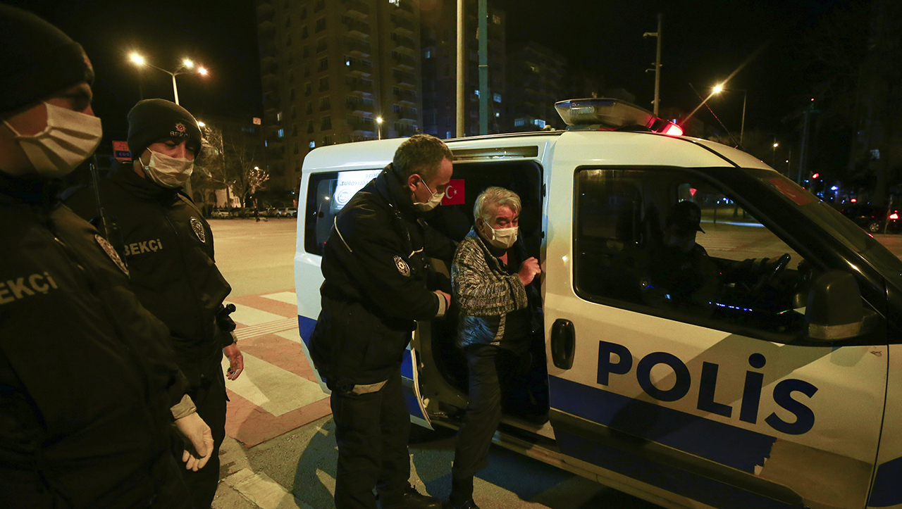 Yasağa hastanede yakalandı! İmdadına polisler yetişti