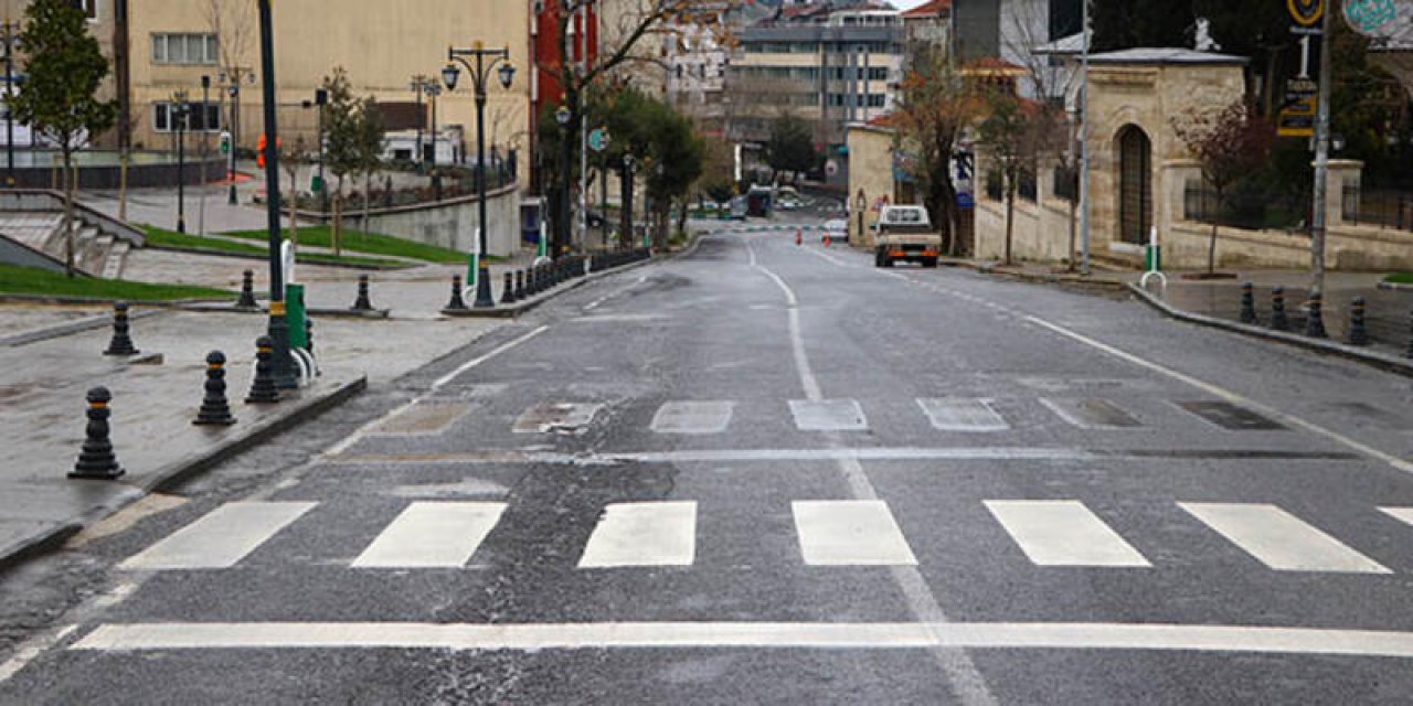 Konya'da sokağa çıkma yasağının ardından cadde ve sokaklar boş kaldı