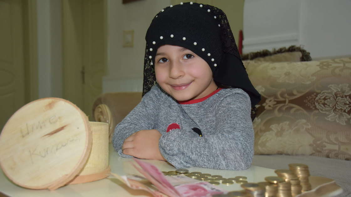 Kendisi küçük, gönlü büyük!