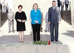 Clinton Soykırım Anıtı'nda