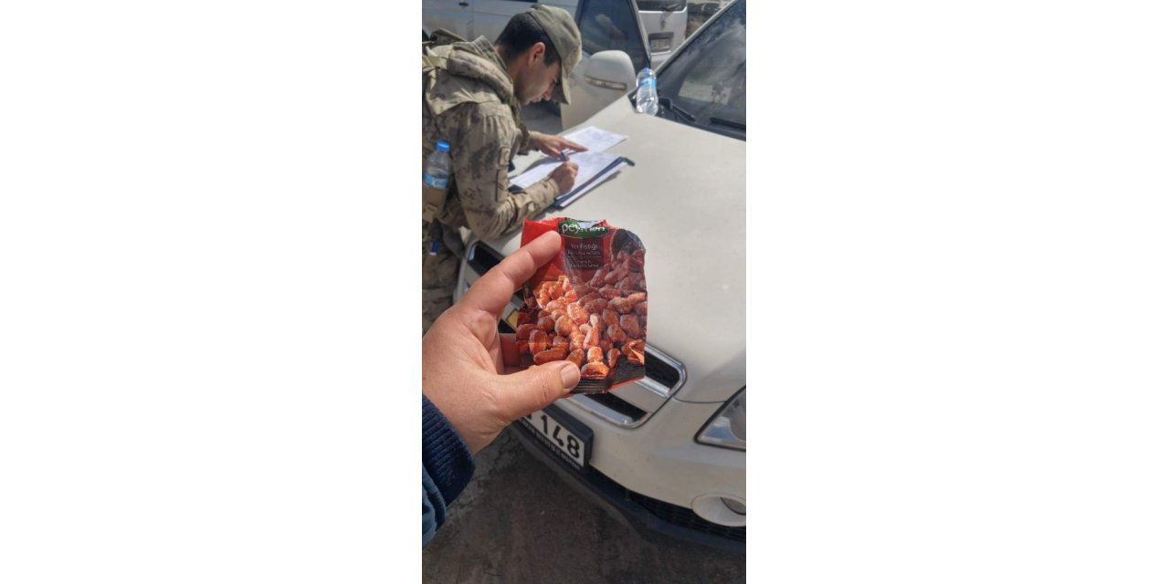 Otomobilin camından dışarı çöp atan sürücüye ceza kesildi