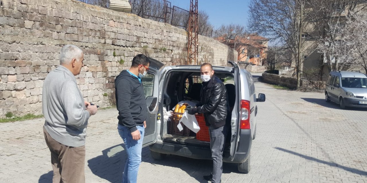 Bünyan Belediyesi sokak sokak ekmek dağıtıyor