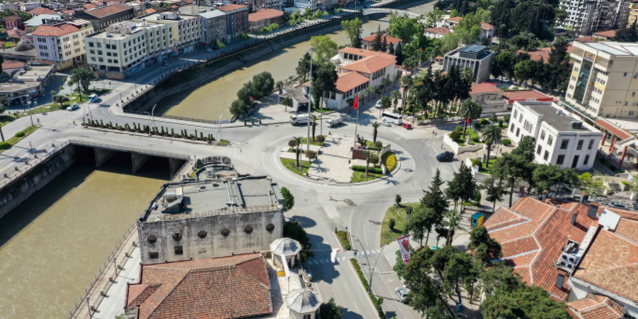 Adana'da Kovid-19 testi pozitif çıkınca hastaneden kaçan kişi güçlükle yakalandı