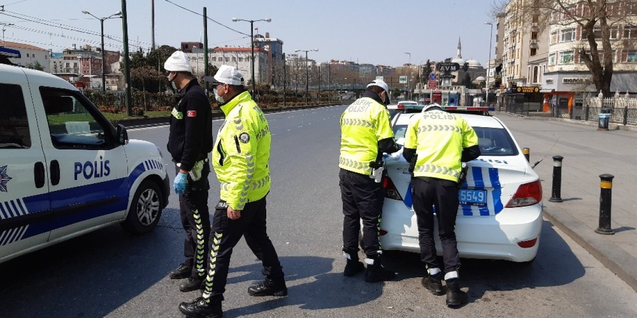 Sokağa çıkma yasağını ihlal eden 2 kişiye para cezası