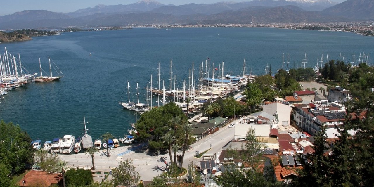 Fethiye’de Yasağın ardından cadde ve sokaklar boş kaldı