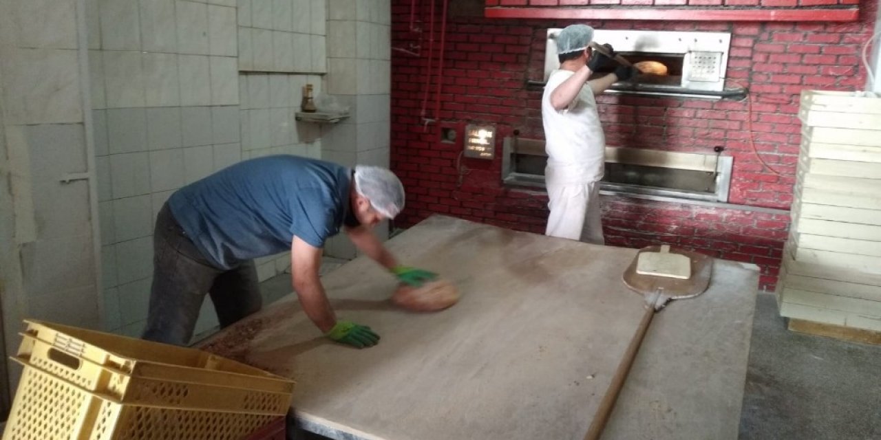 Fırıncılar sokak sokak gezdi vatandaşa ekmek ulaştırdı