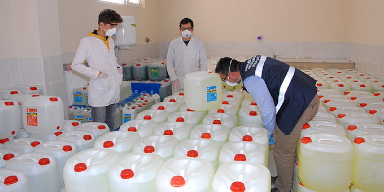 'Gönüllü kahramanlar' maske ve dezenfektan mesaisinde