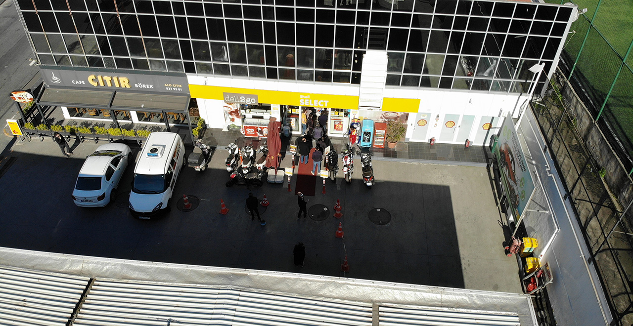 Sigara alacaklardı! Benzin istasyonunda ceza yediler  