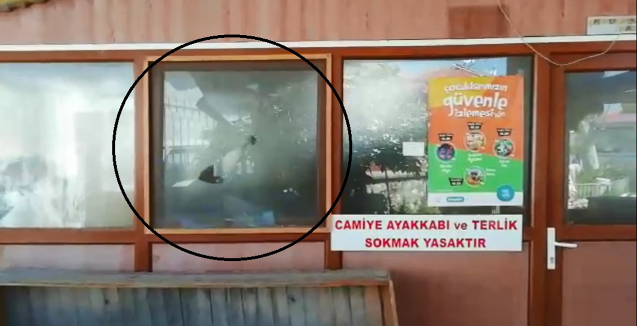 İzmir’de Kanuni Sultan Süleyman'ın inşa ettirdiği camiye çirkin saldırı