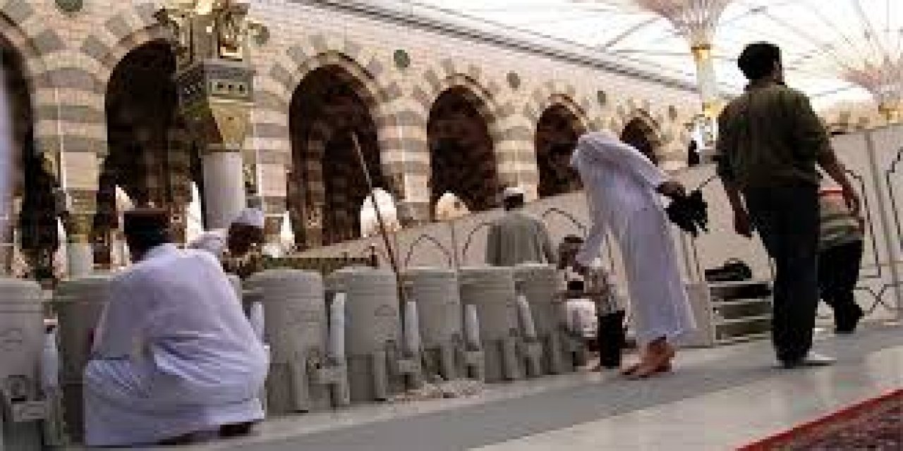 Suudi Arabistan koronalılara zemzem suyu dağıtıyor