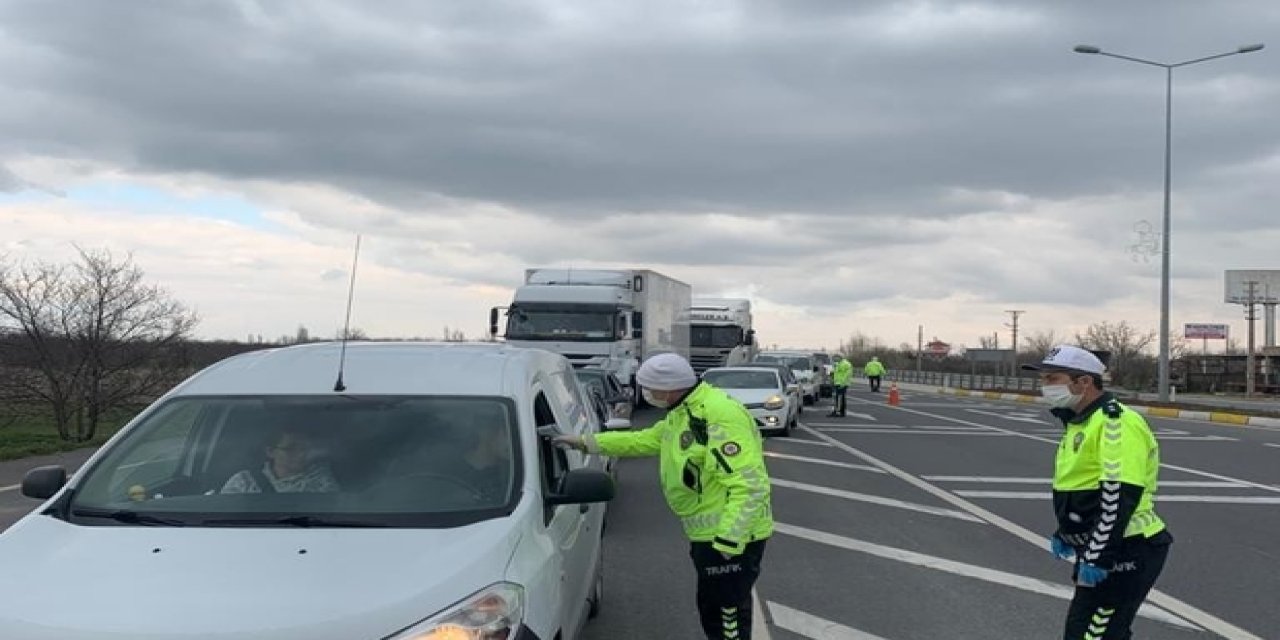 Akşehir'de koronavirüs tedbirlerine uymayan 12 kişiye ceza