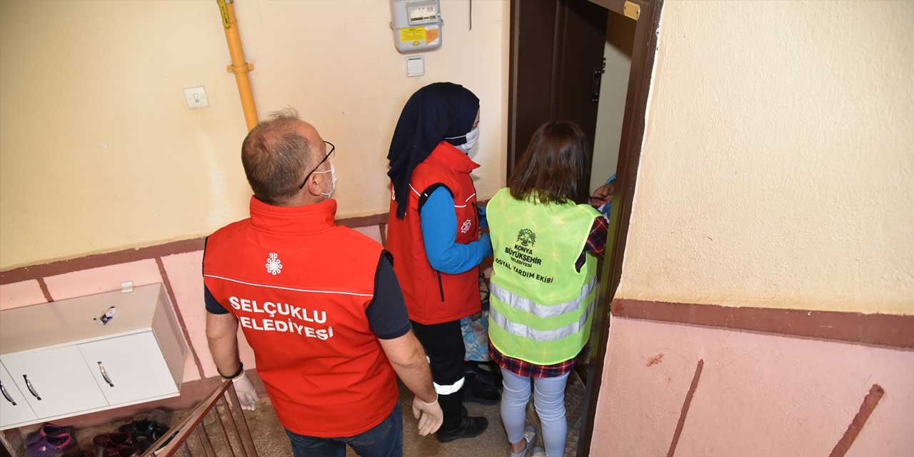 Konya Büyükşehir Belediyesi Tarafından Sosyal Kartlar Sahiplerine Ulaştırılıyor
