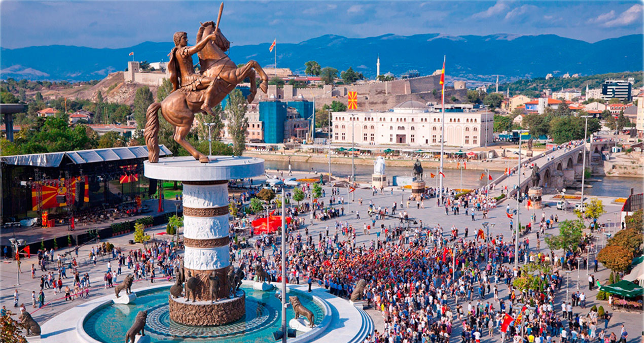 Makedonya'da sokağa çıkma yasağı geldi