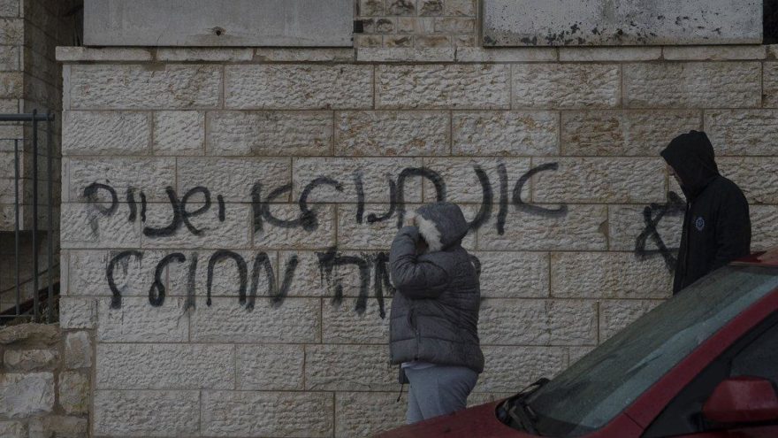 Batı Şeria'da bir grup Filistinli kimliği belirsiz kişilerin saldırısına uğradı