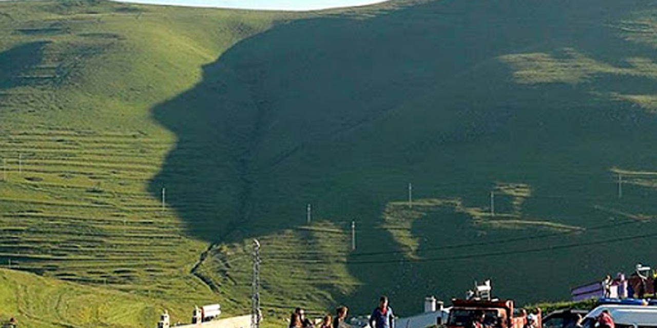 Mustafa Kemal silüetinin göründüğü mahalle karantinada