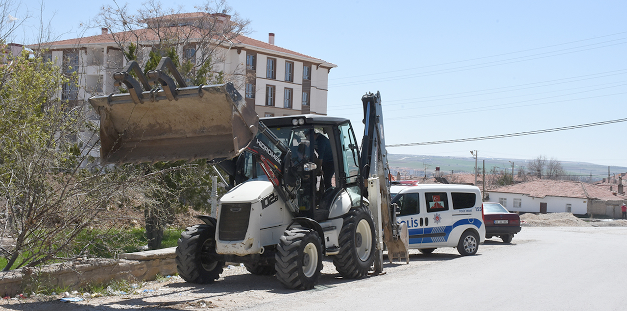 Kırşehir'den çaldıkları kepçeyi, İstanbul’da satacaklardı