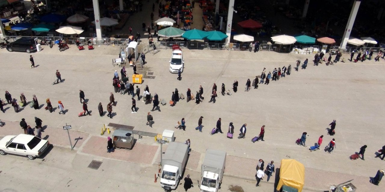 Pazara Gitmek İçin 1 Km'lik Sırayı Beklemeniz Gerekiyor